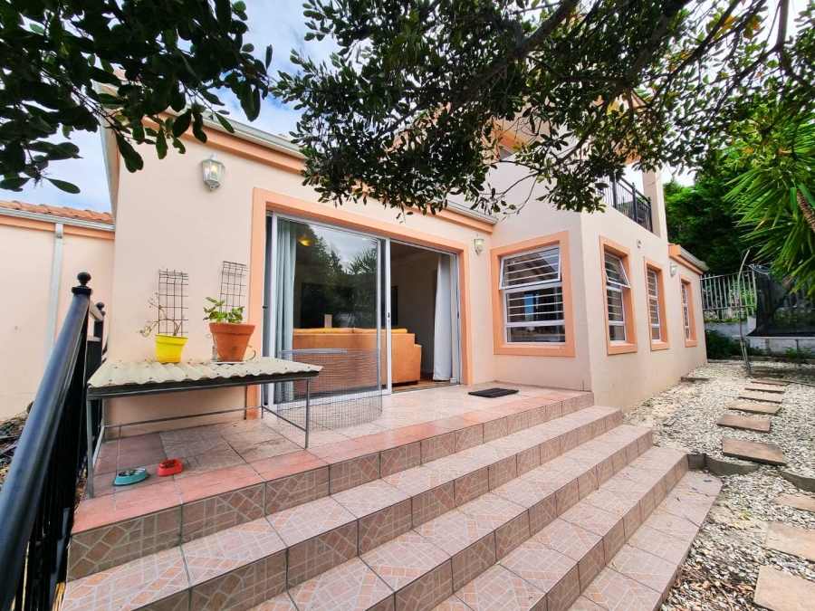 5 Bedroom Property for Sale in Chanteclair Western Cape